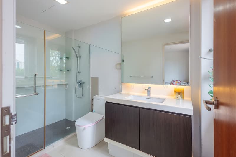 Golden Hill Estate Terraced House For Sale at S$ 5,290,000 | PropertyGuru Singapore - Bathroom