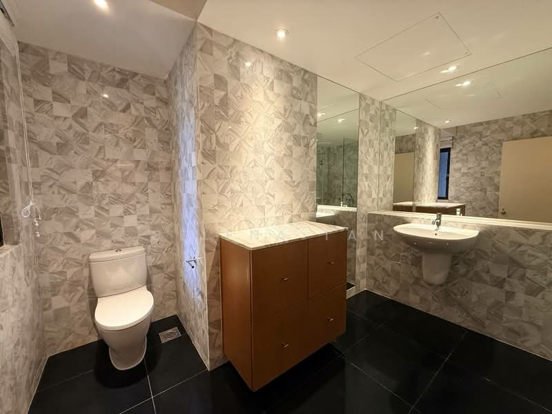 The Colonnade, 82 Grange Road, 4 Bedrooms, 3,617 sqft, Condominium For Rent, by Celena Tan, 500075814 - Bathroom - PropertyGuru.com.sg