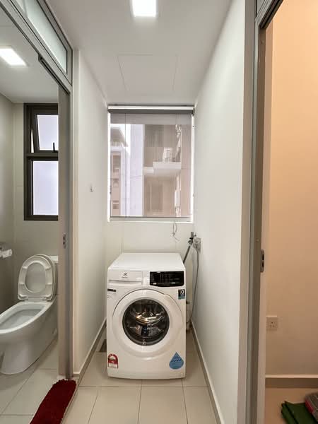 Kovan Regency Condominium For Sale at S$ 2,560,000 | PropertyGuru Singapore - Bathroom