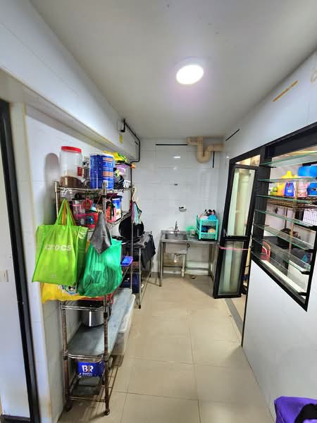 998B Buangkok Crescent HDB Flat For Sale at S$ 499,999 | PropertyGuru Singapore - Kitchen