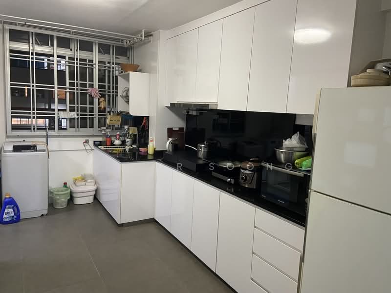 302 Serangoon Avenue 2 HDB Flat For Sale at S$ 500,000 | PropertyGuru Singapore - Kitchen