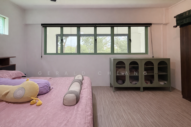 548 Jurong West Street 42 HDB Flat For Sale at S$ 750,000 | PropertyGuru Singapore - Master Room