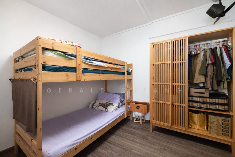 548 Jurong West Street 42 HDB Flat For Sale at S$ 750,000 | PropertyGuru Singapore - Common Room 2