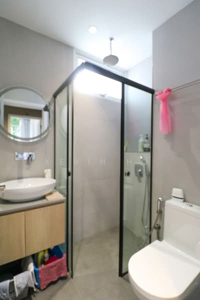 La Casa Condominium For Sale at S$ 1,100,000 | PropertyGuru Singapore - Bathroom