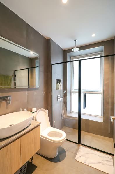 La Casa Condominium For Sale at S$ 1,100,000 | PropertyGuru Singapore - Bathroom