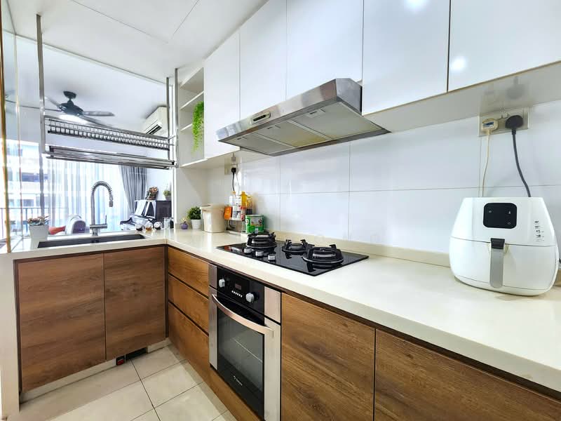 Seastrand Condominium For Sale at S$ 1,680,000 | PropertyGuru Singapore - Kitchen