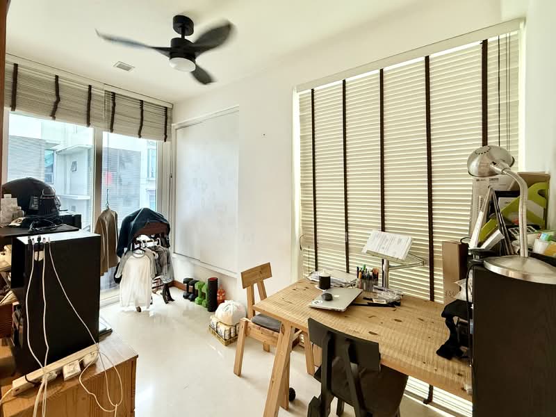 Bayou Residence Condominium For Sale at S$ 3,500,000 | PropertyGuru Singapore - Study