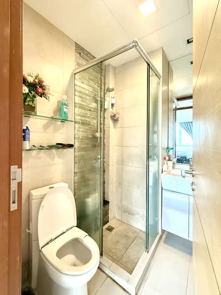 Bayou Residence Condominium For Sale at S$ 3,500,000 | PropertyGuru Singapore - Bathroom
