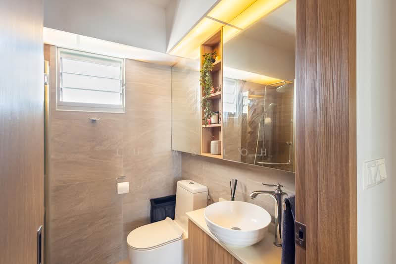 876A Tampines Avenue 8 HDB Flat For Sale at S$ 1,000,000 | PropertyGuru Singapore - Bathroom