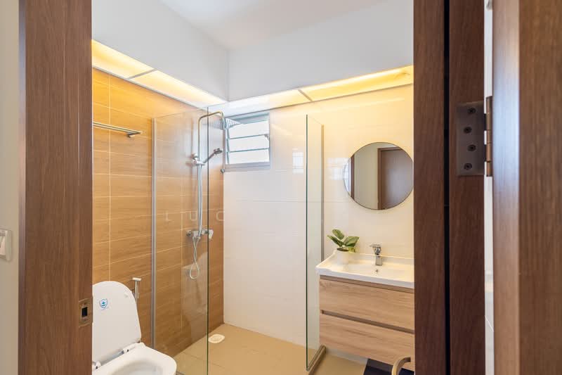 876A Tampines Avenue 8 HDB Flat For Sale at S$ 1,000,000 | PropertyGuru Singapore - Bathroom