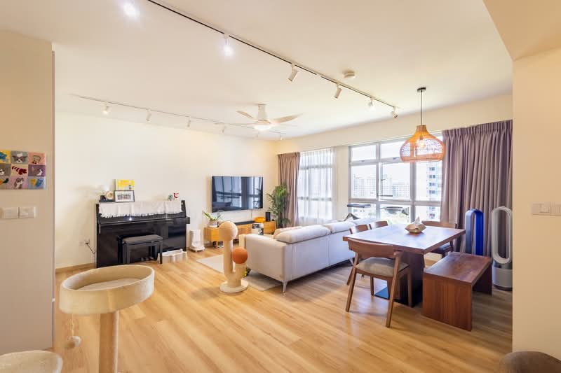 876A Tampines Avenue 8 HDB Flat For Sale at S$ 1,000,000 | PropertyGuru Singapore - Living Room