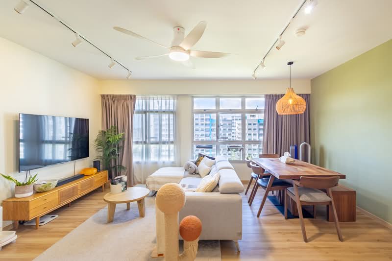 876A Tampines Avenue 8 HDB Flat For Sale at S$ 1,000,000 | PropertyGuru Singapore - Living Room