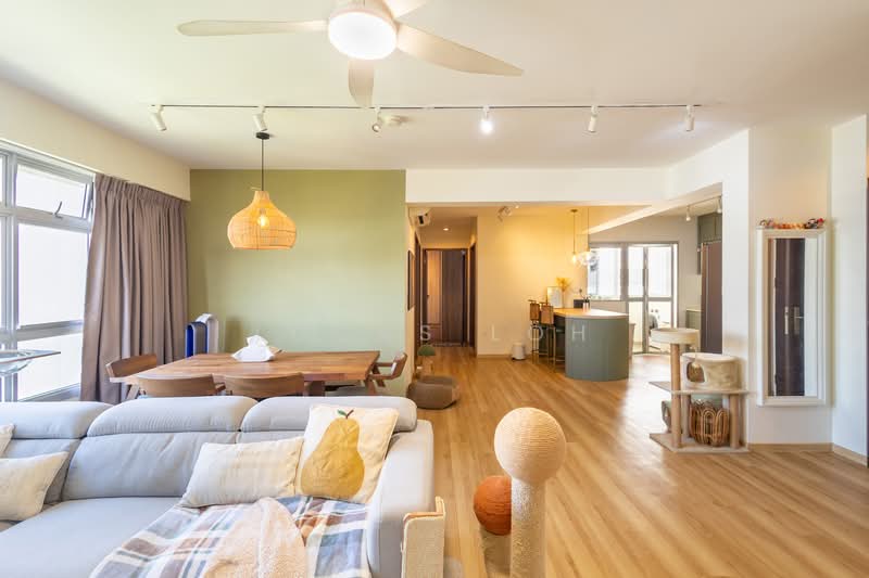 876A Tampines Avenue 8 HDB Flat For Sale at S$ 1,000,000 | PropertyGuru Singapore - Living Room