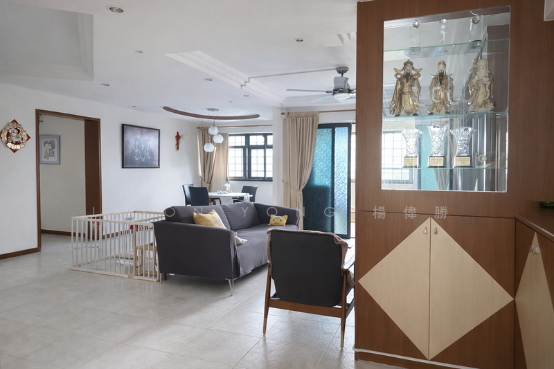 337 Sembawang Crescent HDB Flat For Sale at S$ 835,000 | PropertyGuru Singapore - Living Room