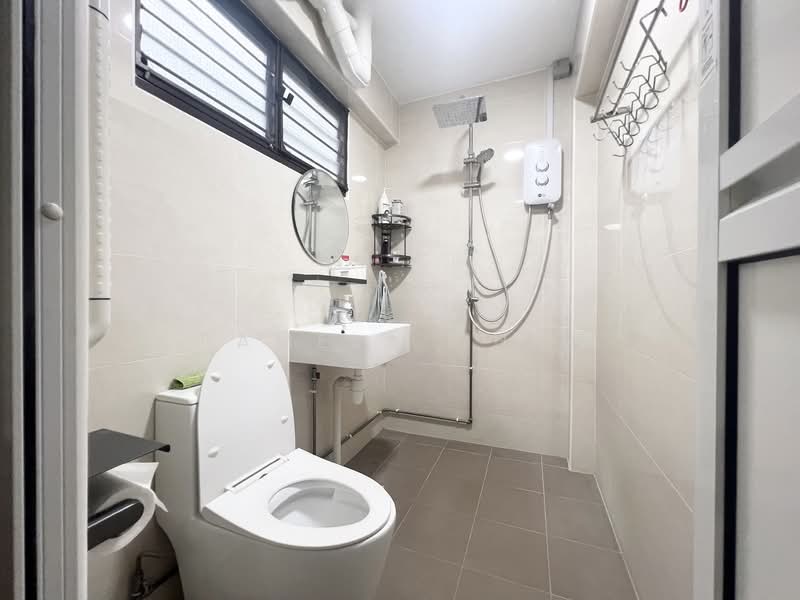122 Simei Street 1 HDB Flat For Sale at S$ 750,000 | PropertyGuru Singapore - Bathroom