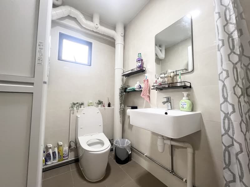 122 Simei Street 1 HDB Flat For Sale at S$ 750,000 | PropertyGuru Singapore - Bathroom