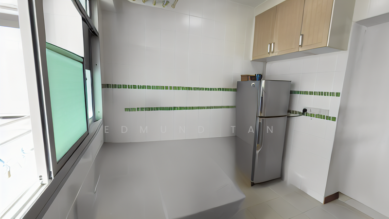 452 Yishun Ring Road HDB Flat For Sale at S$ 390,000 | PropertyGuru Singapore - Kitchen