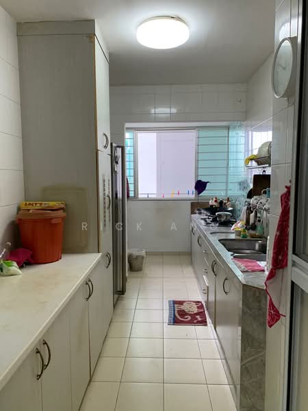 28 Ghim Moh Link HDB Flat For Sale at S$ 980,000 | PropertyGuru Singapore - Kitchen