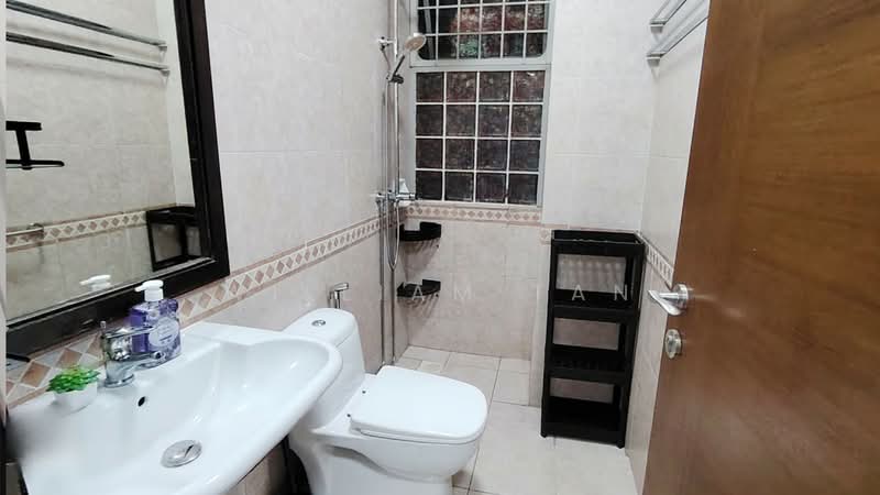 Maple Woods, 985 Bukit Timah Road, Room Rental, 150 sqft, Condominium For Rent, by William Tan, 500076006 - Common Bathroom - PropertyGuru.com.sg