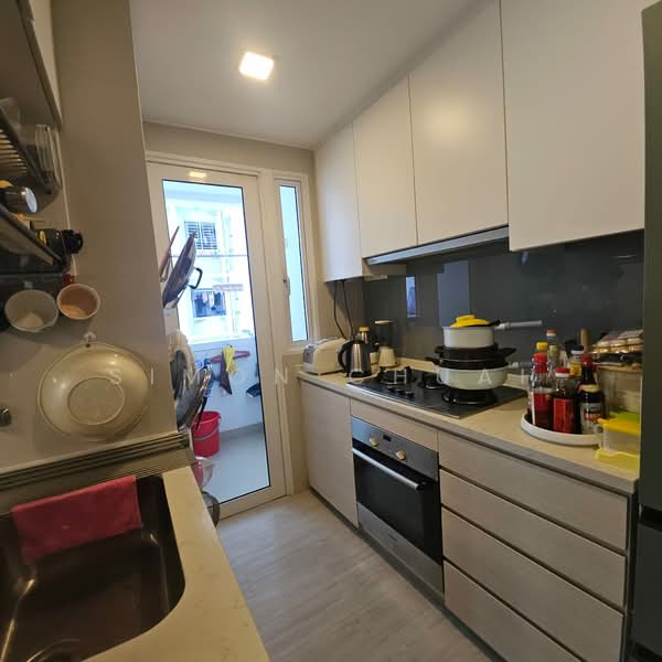 The Tampines Trilliant Executive Condominium For Sale at S$ 1,650,000 | PropertyGuru Singapore - Kitchen