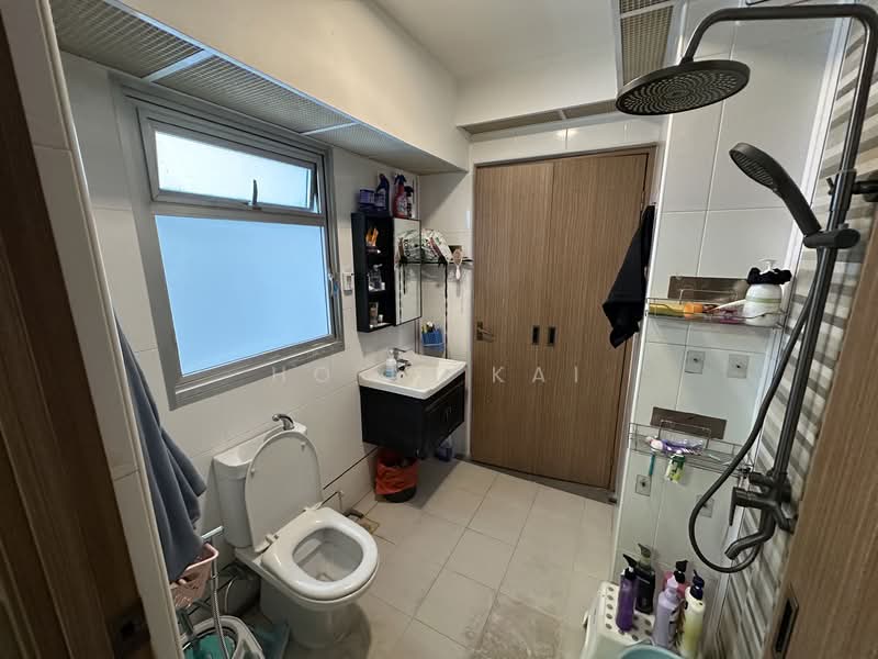 405B Northshore Drive HDB Flat For Sale at S$ 420,000 | PropertyGuru Singapore - Bathroom