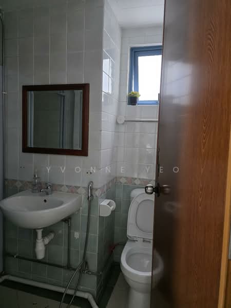 Grandlink Square, 511 Guillemard Road, Room Rental, 100 sqft, Apartment For Rent, by YvoNne Yeo, 500076023 - Bathroom - PropertyGuru.com.sg