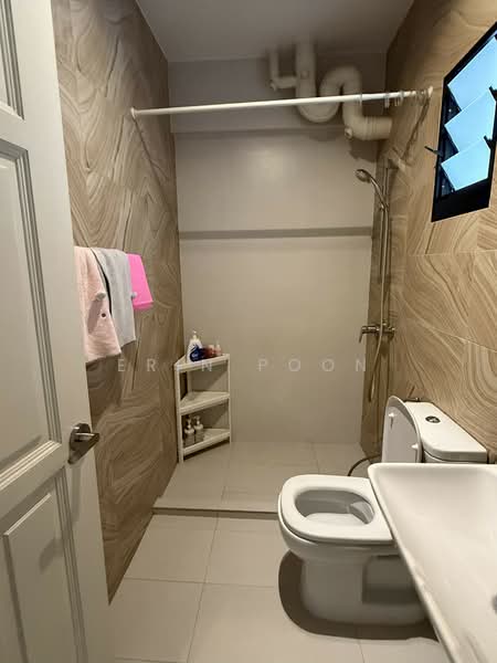 332 Tah Ching Road HDB Flat For Sale at S$ 960,000 | PropertyGuru Singapore - Bathroom