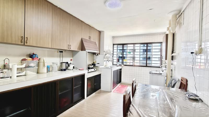 429 Clementi Avenue 3 HDB Flat For Sale at S$ 440,000 | PropertyGuru Singapore - Kitchen