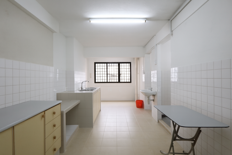 2 Lorong Lew Lian HDB Flat For Sale at S$ 450,000 | PropertyGuru Singapore - Kitchen