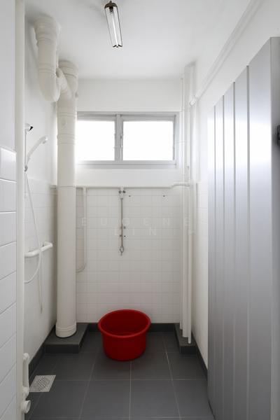 2 Lorong Lew Lian HDB Flat For Sale at S$ 450,000 | PropertyGuru Singapore - Bathroom