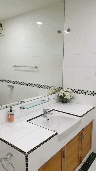 The Draycott Condominium For Sale at S$ 3,500,000 | PropertyGuru Singapore - Bathroom