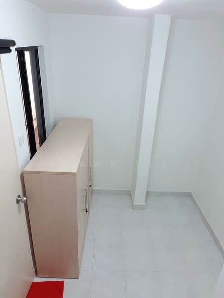 The Draycott Condominium For Sale at S$ 3,500,000 | PropertyGuru Singapore - Helper's room