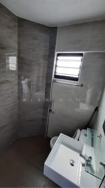 208 Jurong East Street 21, 208 Jurong East Street 21, Room Rental, 2,000 sqft, HDB Flat For Rent, by Alan Huy, 500076078 - Bathroom - PropertyGuru.com.sg