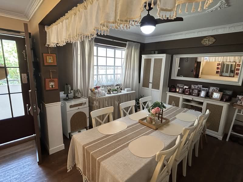 261 Bishan Street 22 HDB Flat For Sale at S$ 1,450,000 | PropertyGuru Singapore - Dining Room