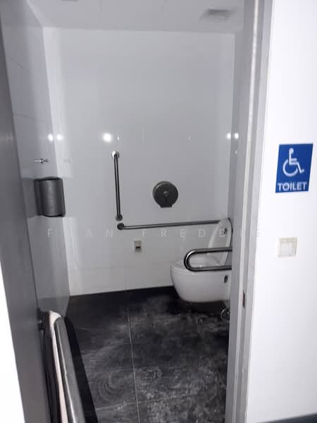 Nordcom II, 2 Gambas Crescent, 5,404 sqft, Light Industrial (B1) For Rent, by Fuan Freddie, 500076084 - Bathroom - CommercialGuru.com.sg