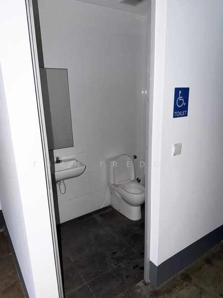 Nordcom II, 2 Gambas Crescent, 5,404 sqft, Light Industrial (B1) For Rent, by Fuan Freddie, 500076084 - Bathroom - CommercialGuru.com.sg