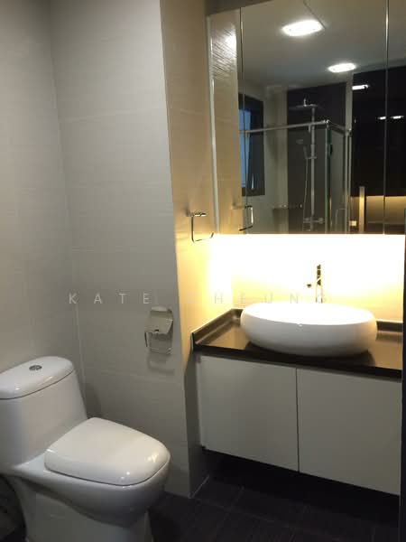 River Place Condominium For Sale at S$ 1,700,000 | PropertyGuru Singapore - Bathroom