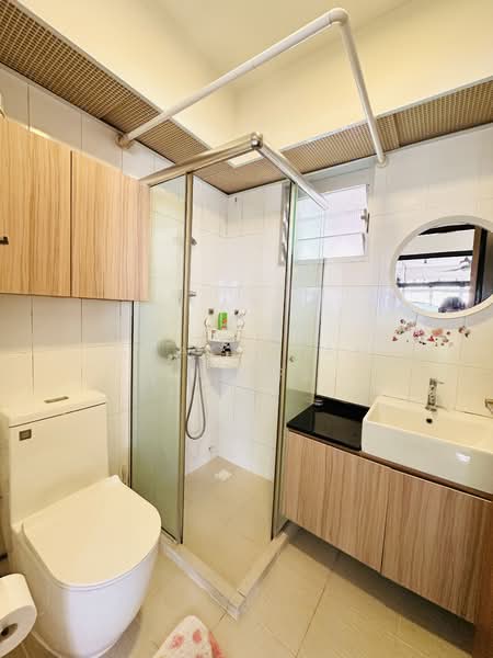 415B Fernvale Link HDB Flat For Sale at S$ 938,000 | PropertyGuru Singapore - Bathroom