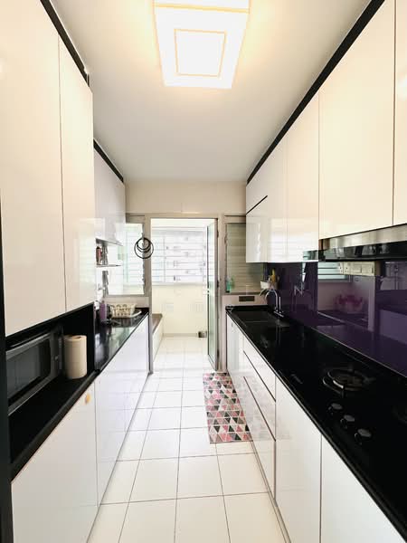 415B Fernvale Link HDB Flat For Sale at S$ 938,000 | PropertyGuru Singapore - Kitchen