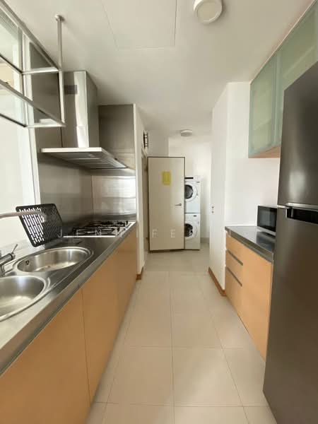Icon, 10 Gopeng Street, 2 Bedrooms, 915 sqft, Apartment For Rent, by Jennifer Ng, 500076111 - Kitchen - PropertyGuru.com.sg
