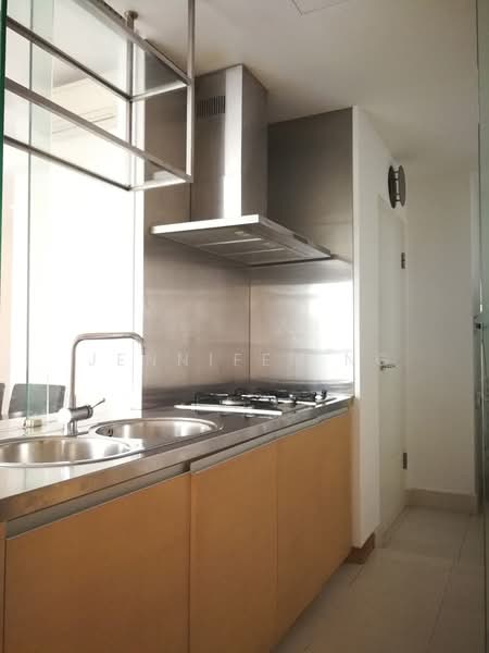 Icon, 10 Gopeng Street, 2 Bedrooms, 915 sqft, Apartment For Rent, by Jennifer Ng, 500076111 - Kitchen - PropertyGuru.com.sg