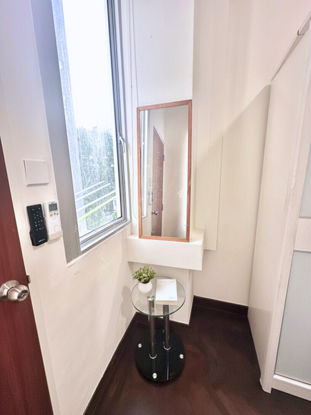 Orchard Court, 19 Oxley Road, Studio, 155 sqft, Apartment For Rent, by Cheryl Tang, 500076125 - Interior and window - PropertyGuru.com.sg