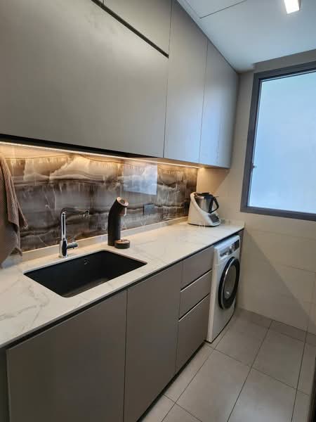 Skies Miltonia Condominium For Sale at S$ 1,268,000 | PropertyGuru Singapore - Kitchen