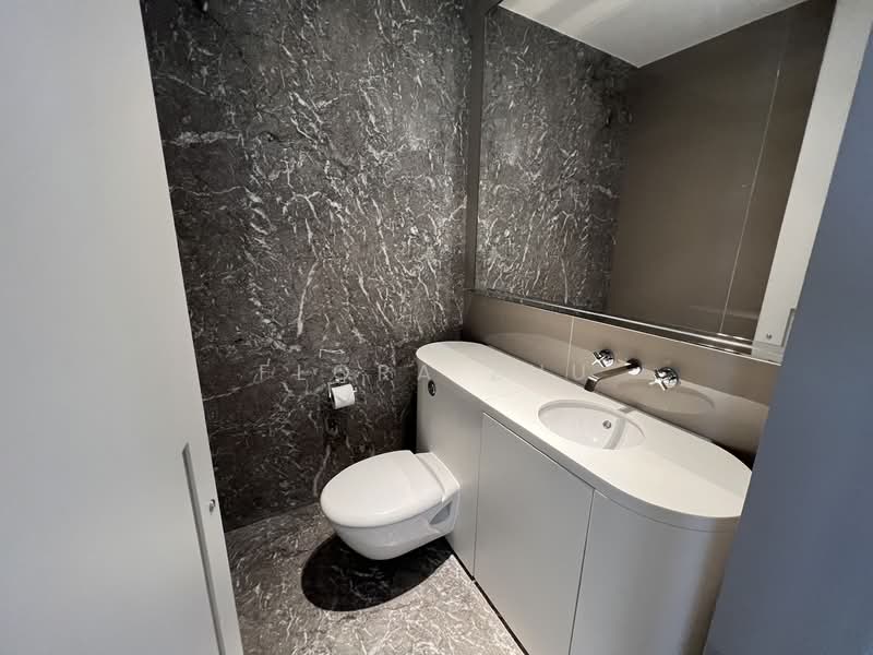 Hilltops Condominium For Sale at S$ 12,800,000 | PropertyGuru Singapore - Bathroom