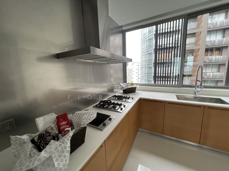 Hilltops Condominium For Sale at S$ 12,800,000 | PropertyGuru Singapore - Kitchen