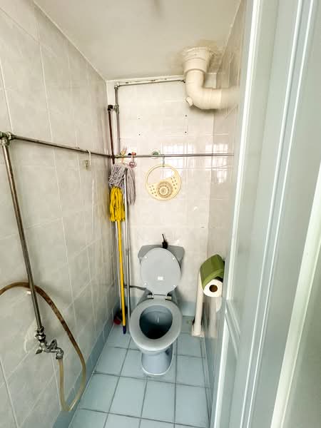 4 Queen's Road, 4 Queen's Road, 1 Bedroom, 626 sqft, HDB Flat For Rent, by Aaron Liong, 500076163 - Bathroom - PropertyGuru.com.sg