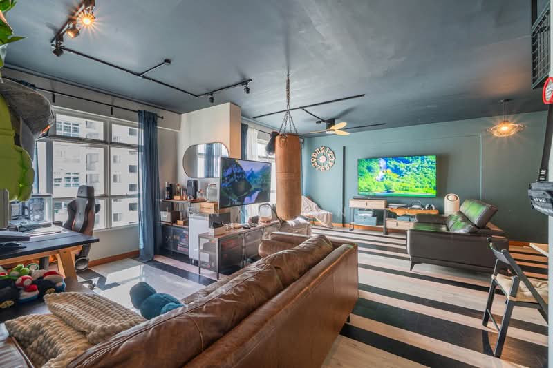 662A Edgedale Plains HDB Flat For Sale at S$ 699,000 | PropertyGuru Singapore - Living Room