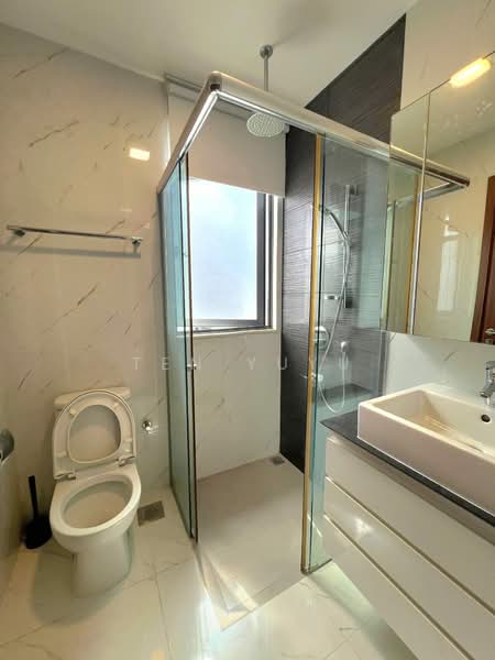 Urban Vista Condominium For Sale at S$ 1,490,000 | PropertyGuru Singapore - Bathroom