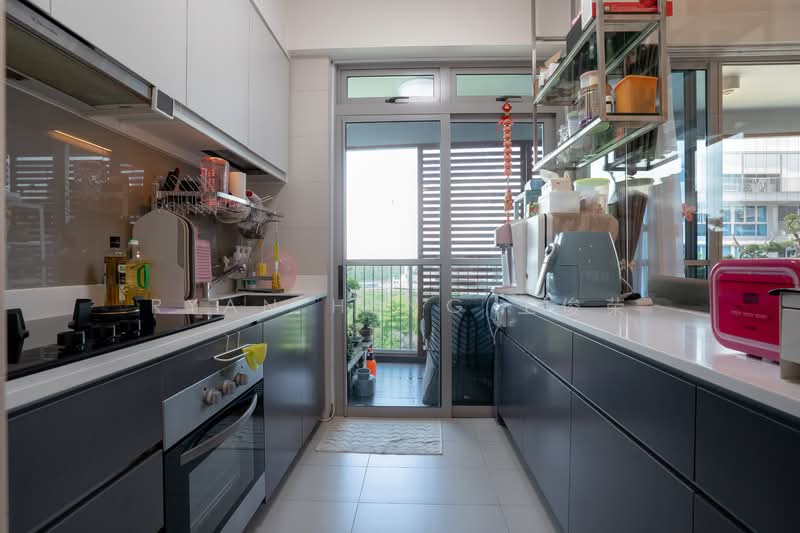 Q Bay Residences, 5 Tampines Street 86, 3 Bedrooms, 1,119 sqft, Condominium For Sale, by Ryan Heng, 500076191 - Kitchen - PropertyGuru.com.sg
