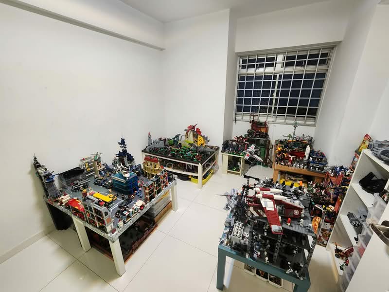 21 Queen's Close HDB Flat For Sale at S$ 900,000 | PropertyGuru Singapore - Interior